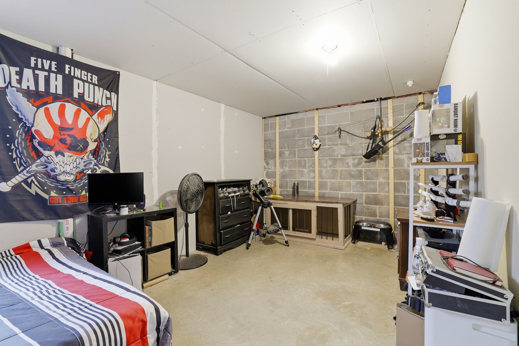 220 Laurel Dr