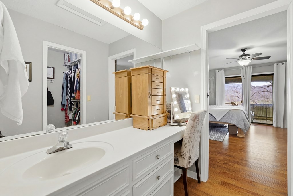 220 Laurel Dr