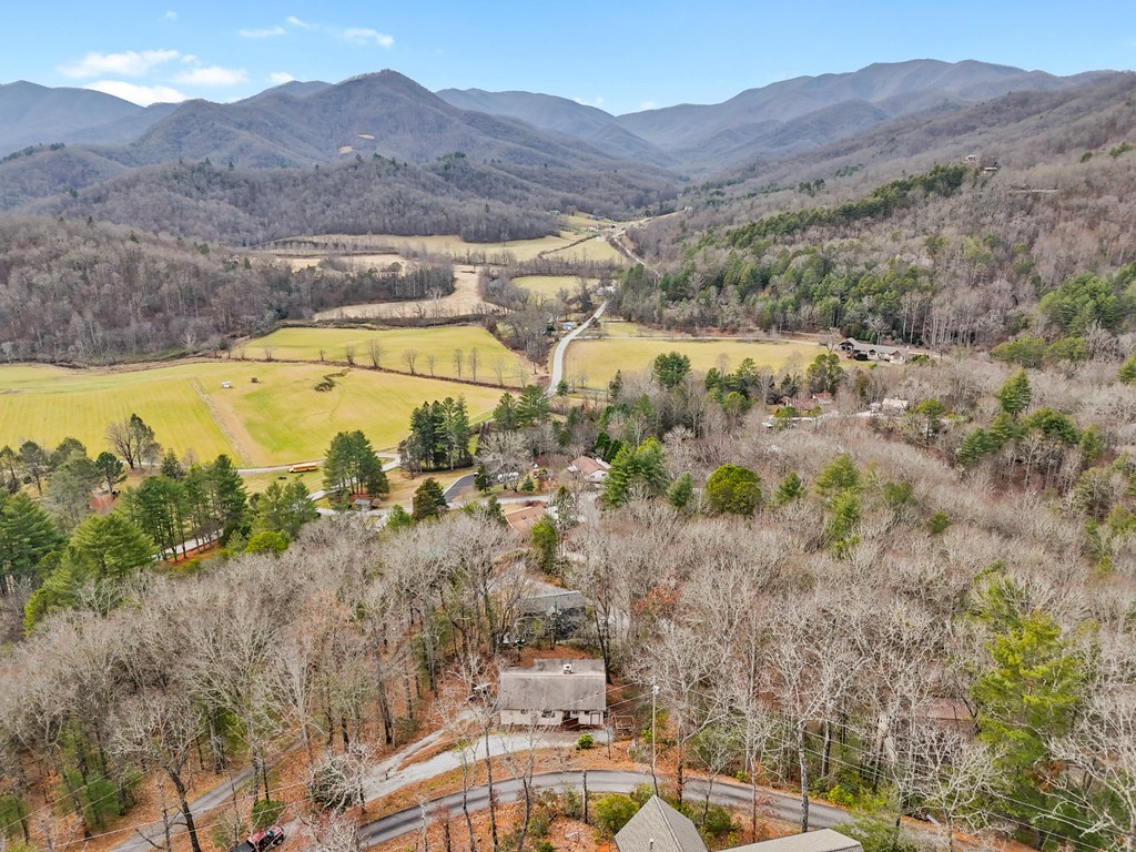 220 Laurel Dr