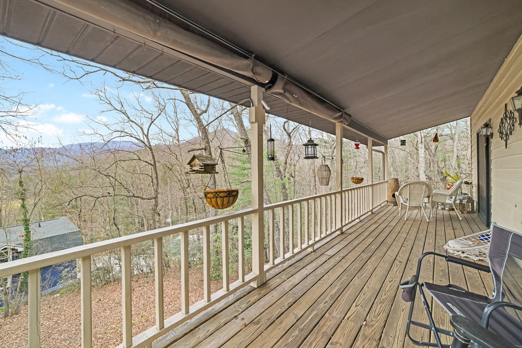220 Laurel Dr
