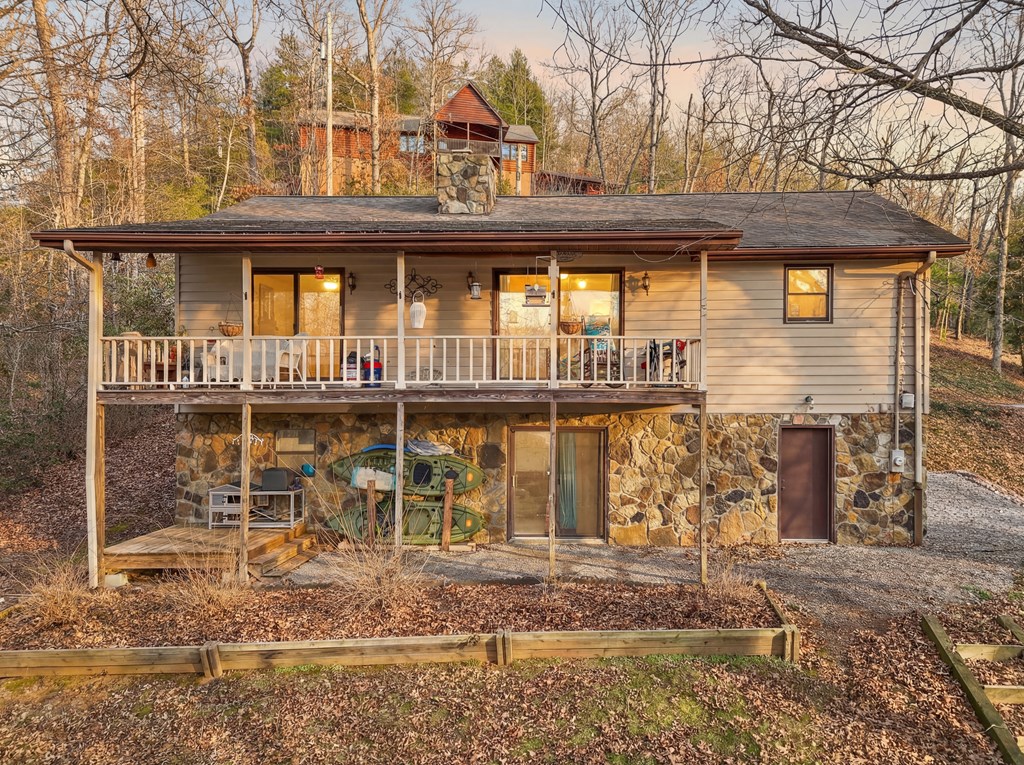 220 Laurel Dr