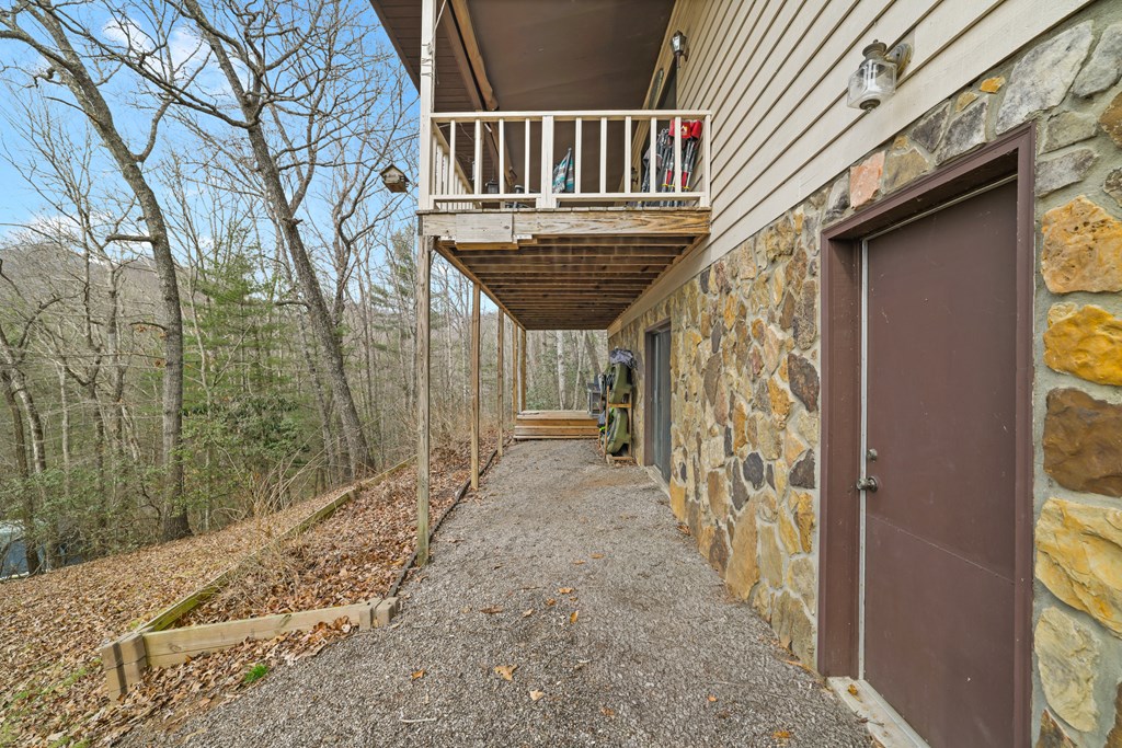 220 Laurel Dr
