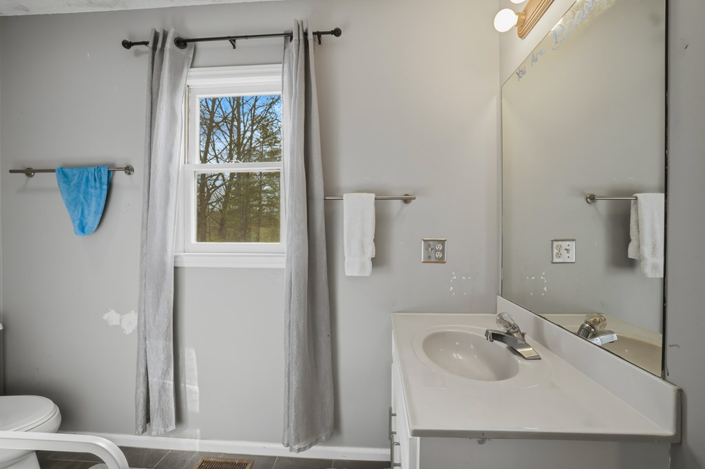 220 Laurel Dr