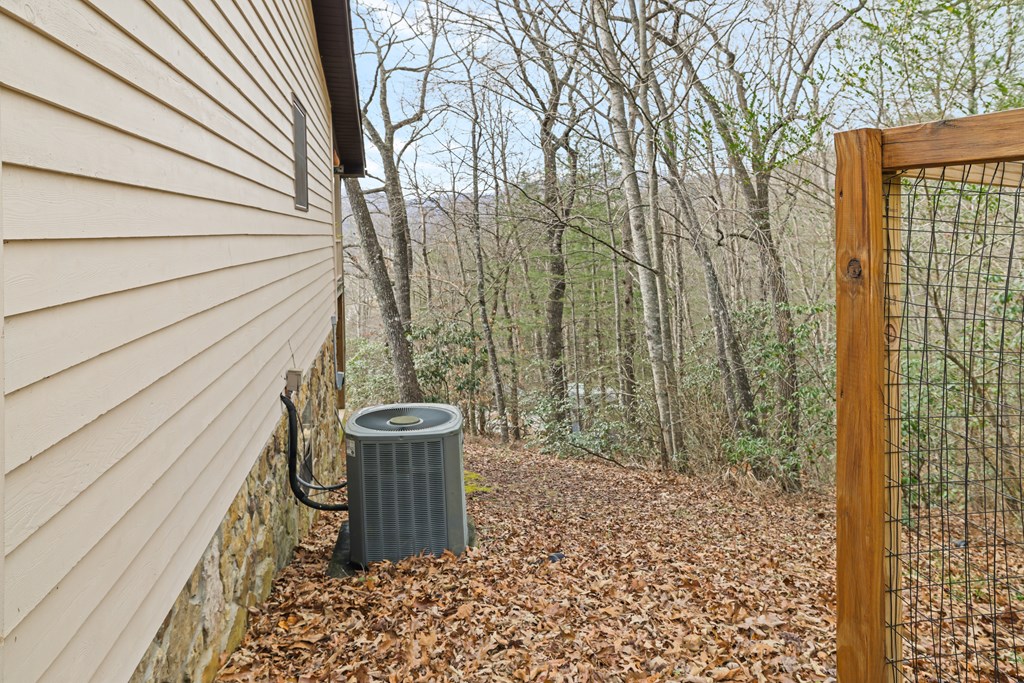 220 Laurel Dr