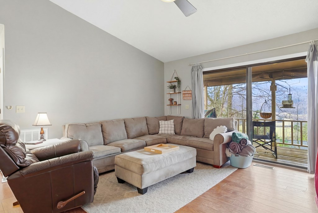 220 Laurel Dr