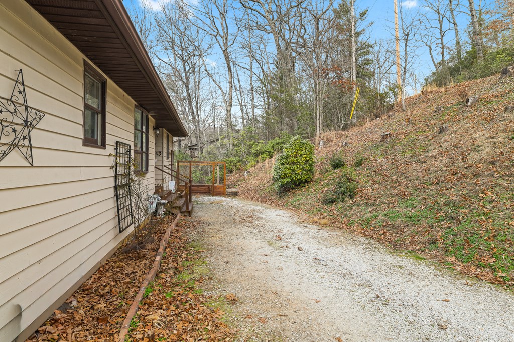 220 Laurel Dr