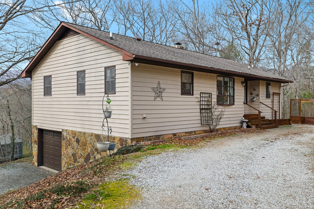 220 Laurel Dr