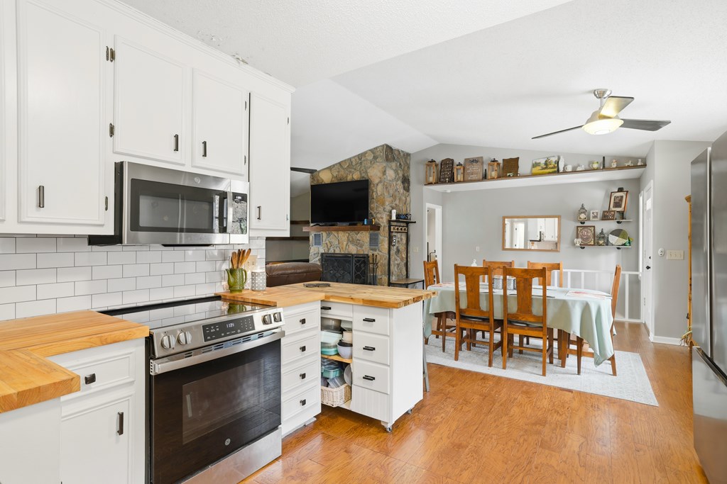220 Laurel Dr
