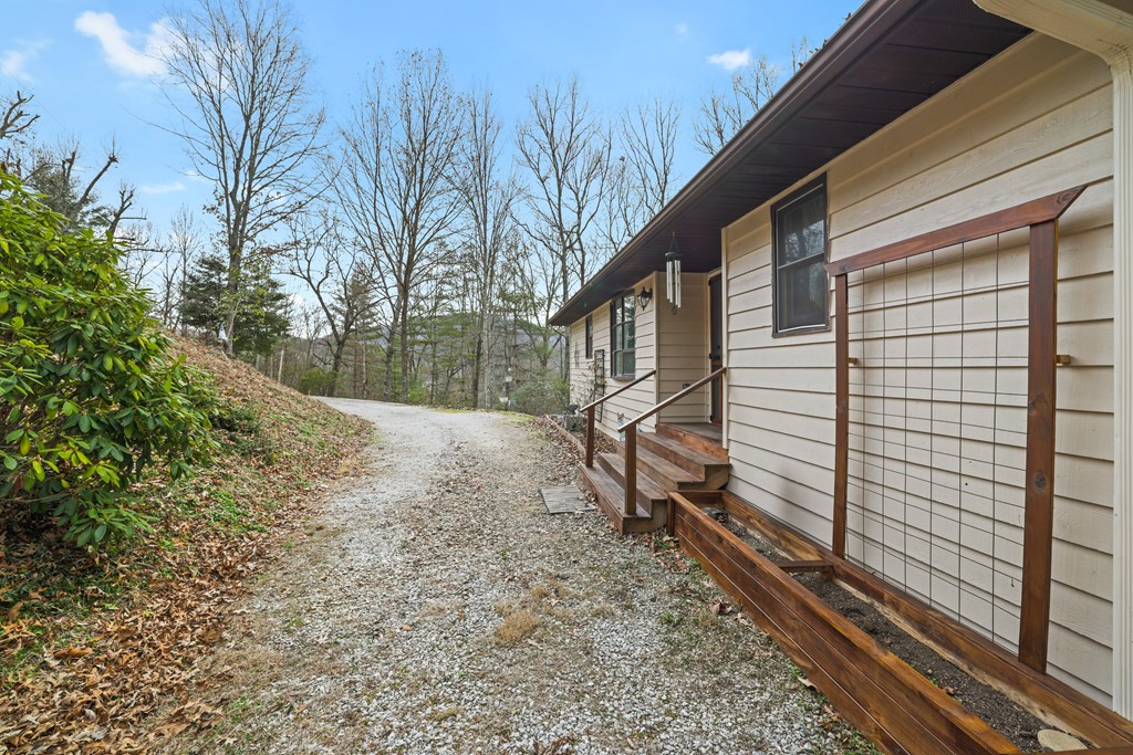 220 Laurel Dr