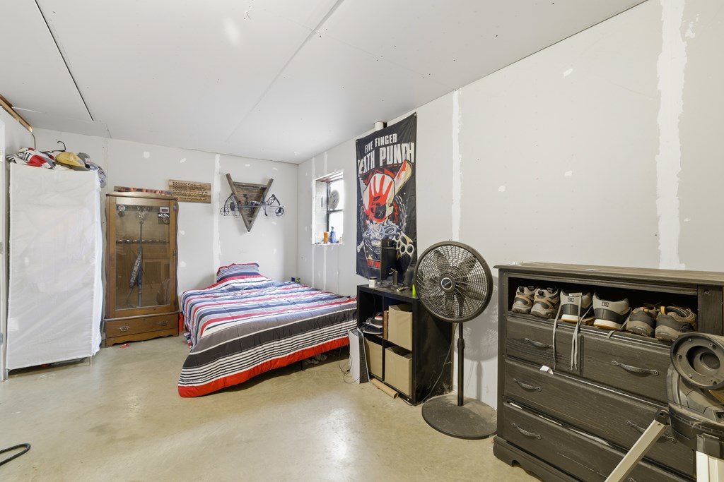 220 Laurel Dr