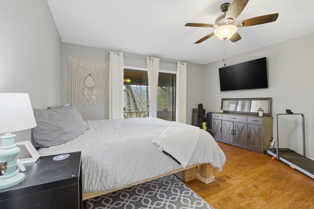 220 Laurel Dr