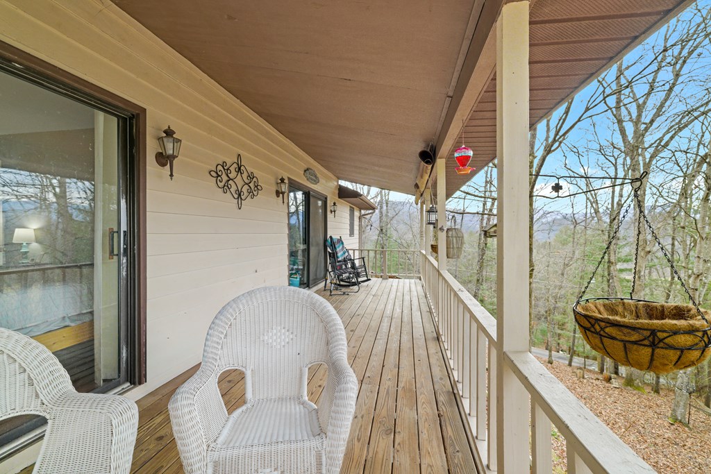 220 Laurel Dr