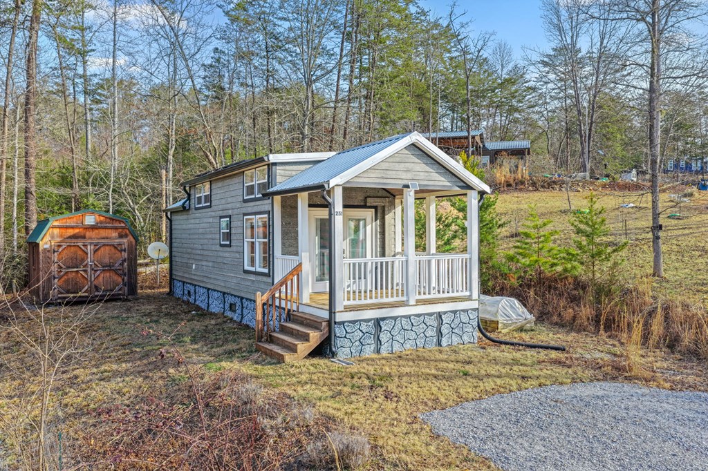 251 Bear Pen Cv