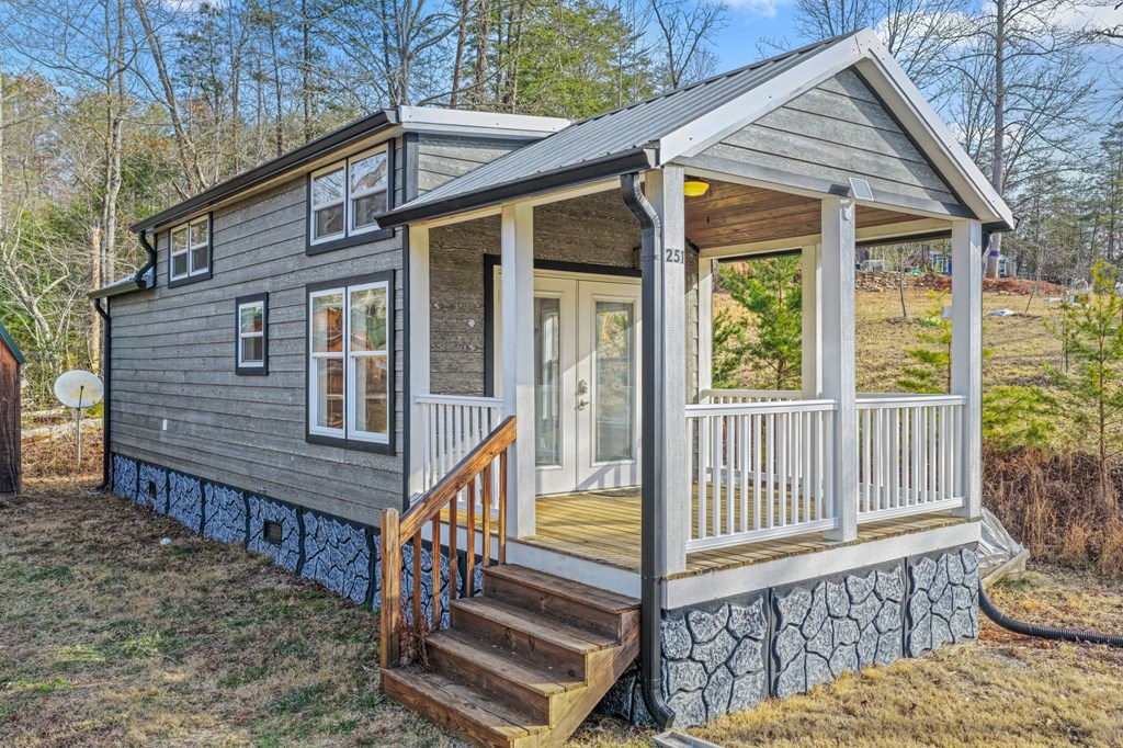 251 Bear Pen Cv