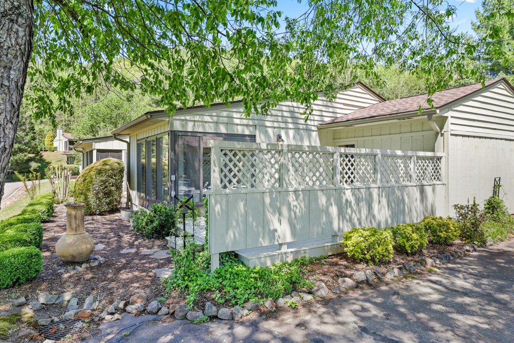 41A Mint Lake Court East