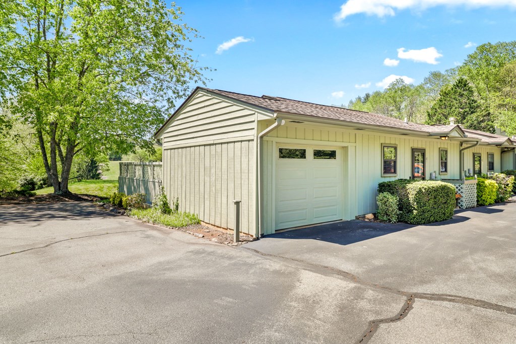 41A Mint Lake Court East