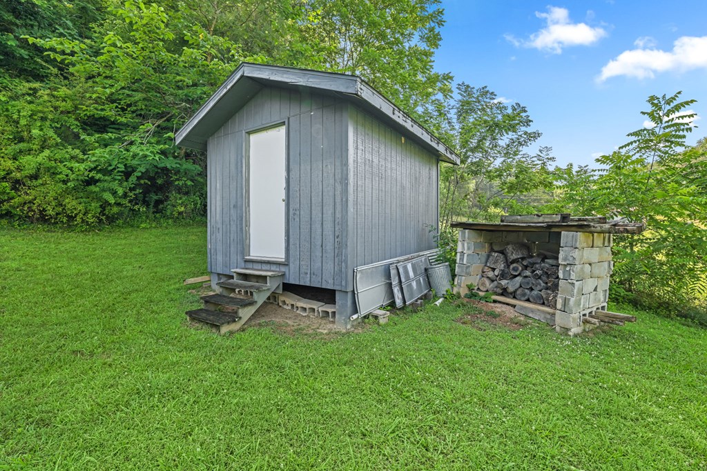 570 SUGARFORK RD