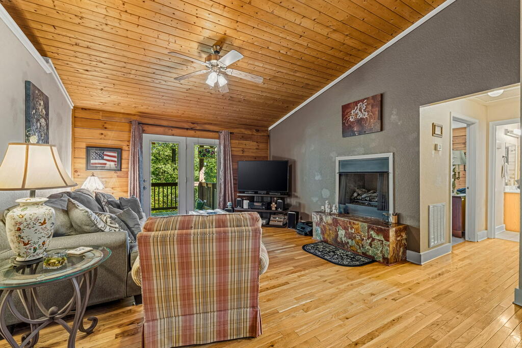 35 Buttercup Ln