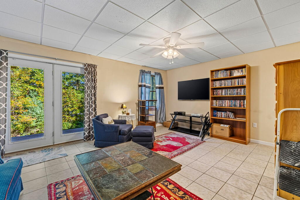 35 Buttercup Ln