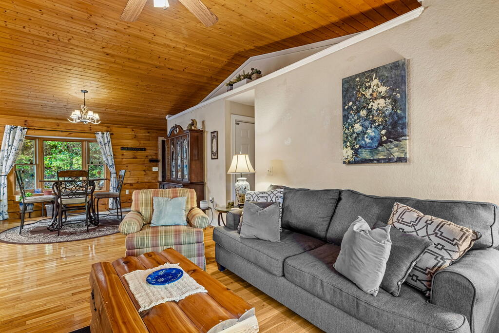35 Buttercup Ln
