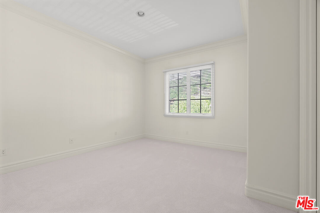 3697 Benedict Canyon Ln