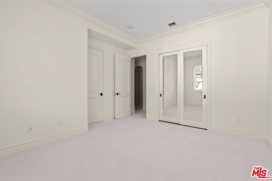 3697 Benedict Canyon Ln