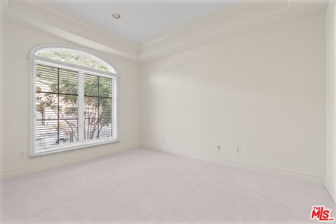 3697 Benedict Canyon Ln