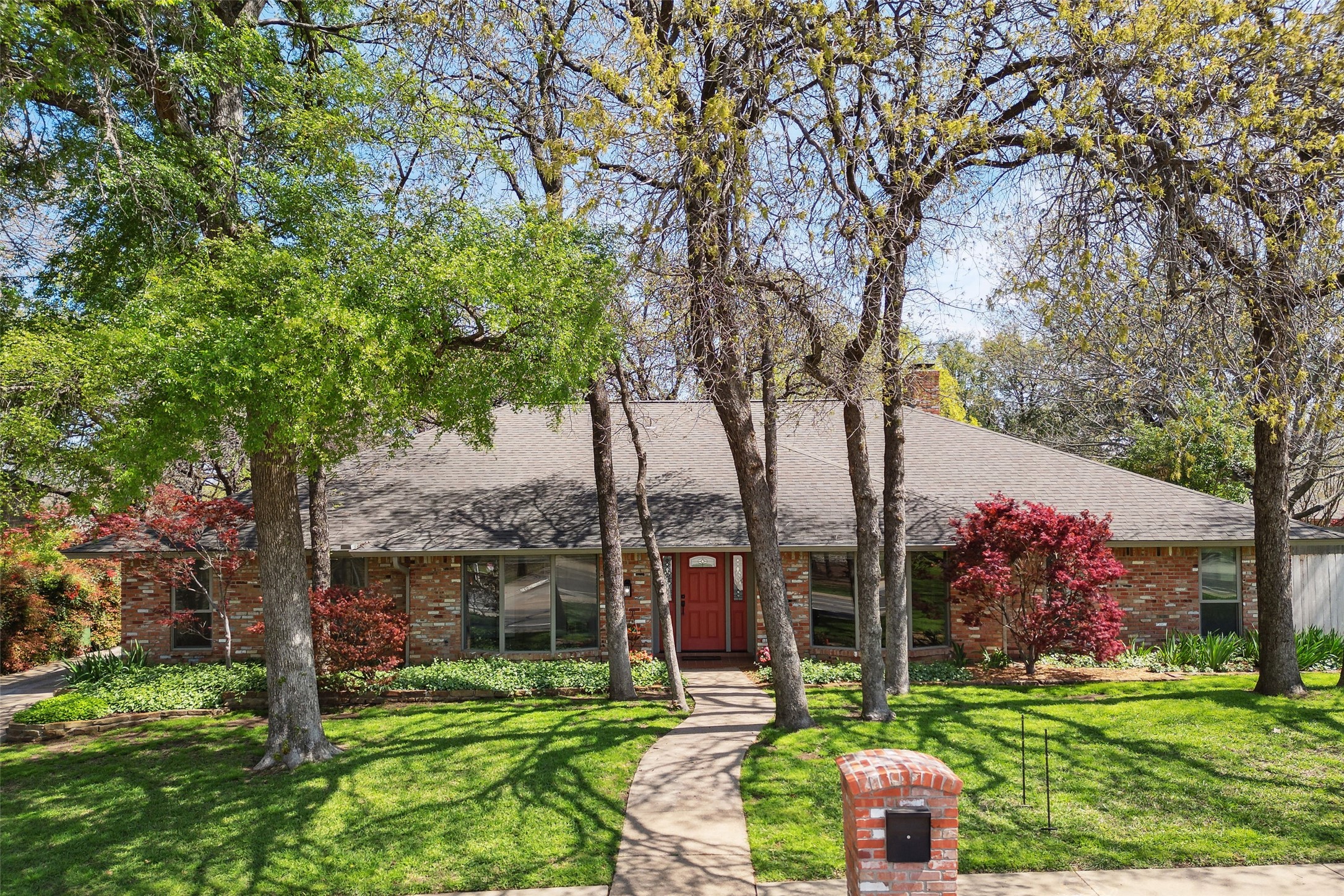 2629 Lincoln Drive