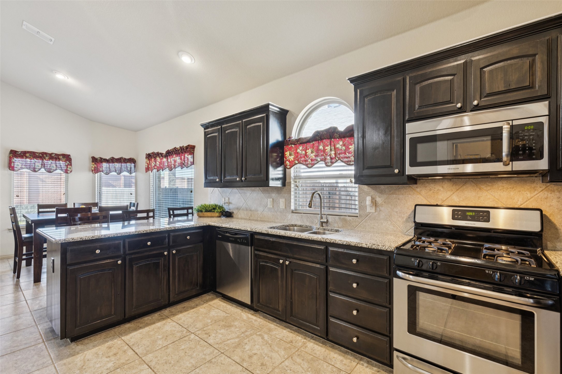 2604 Triangle Leaf Drive