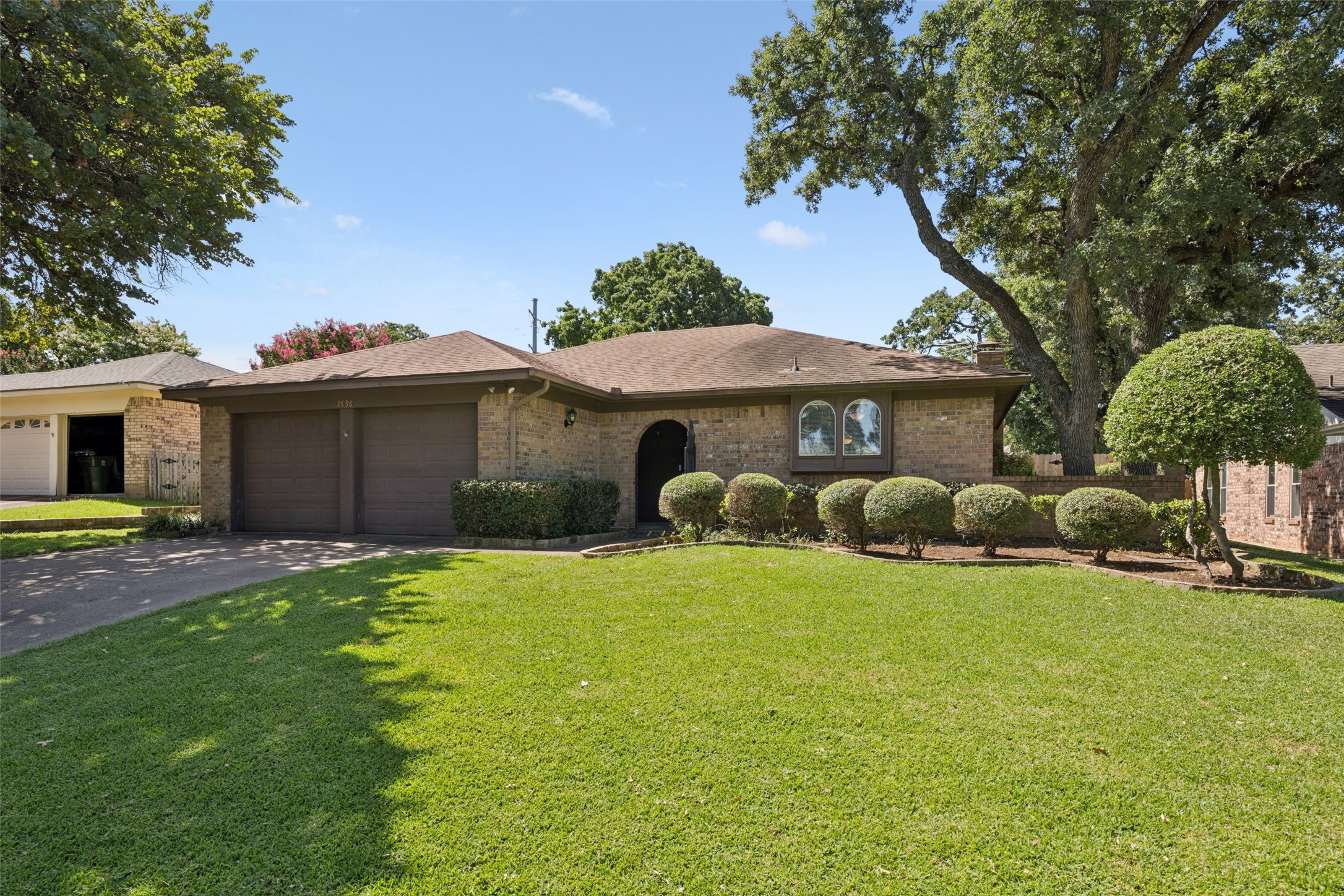 1636 Oaks Drive