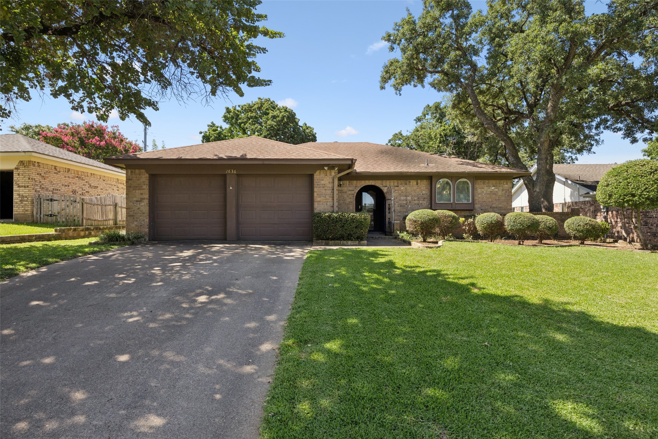 1636 Oaks Drive