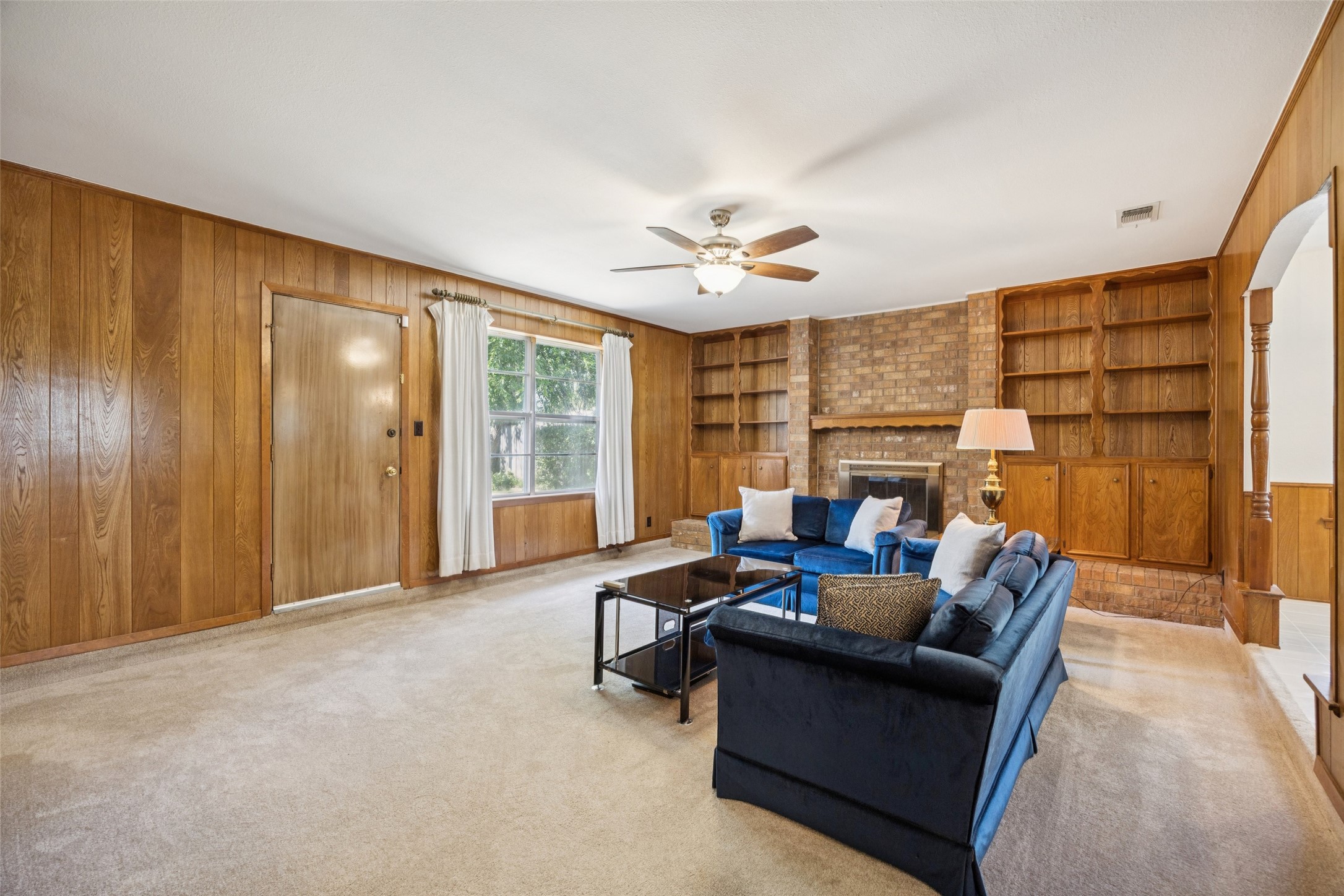 1636 Oaks Drive