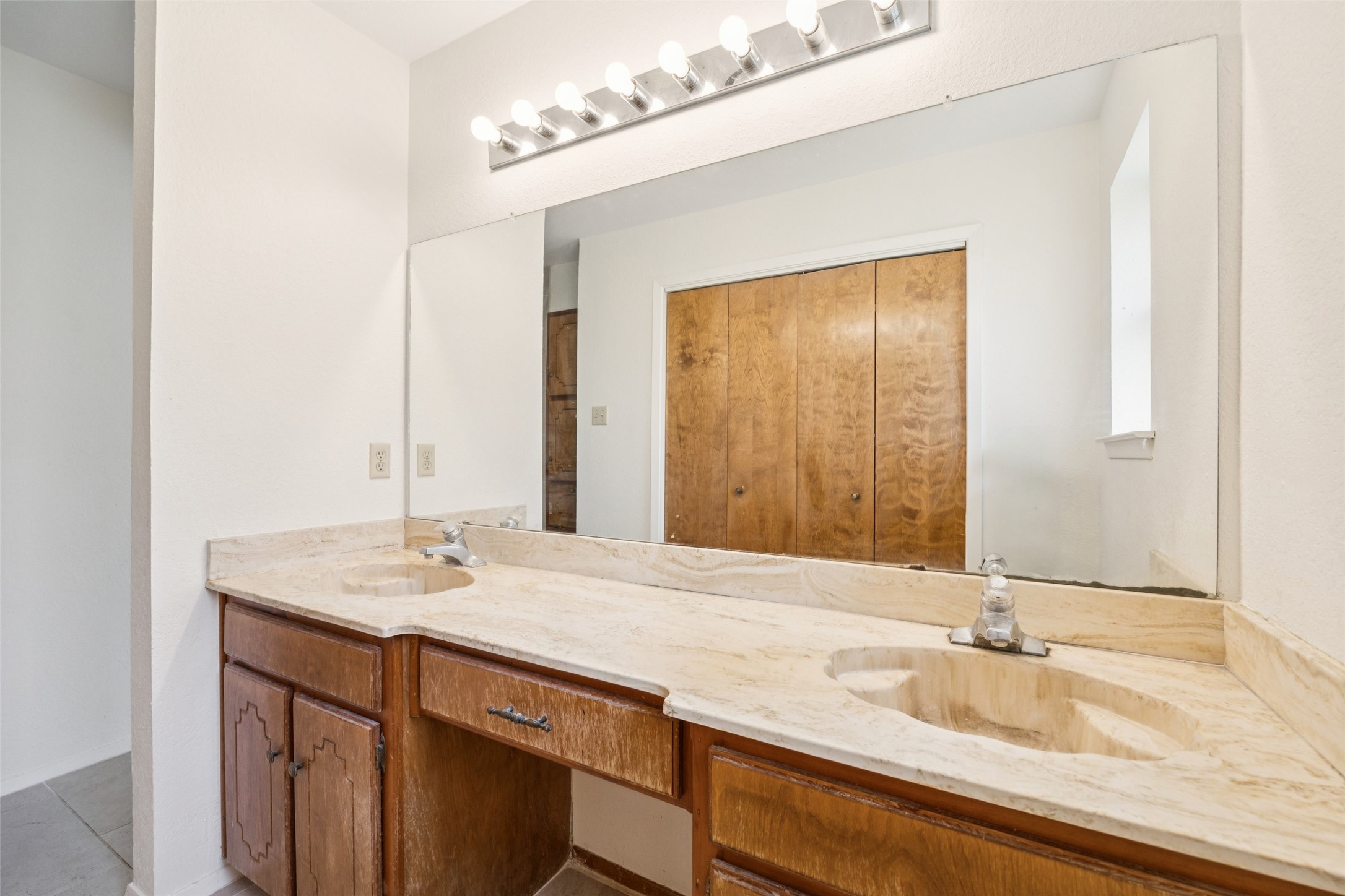 1636 Bedford Oaks Drive