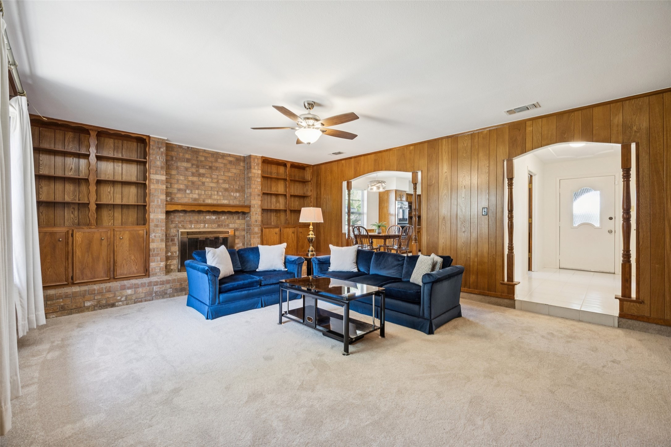 1636 Oaks Drive