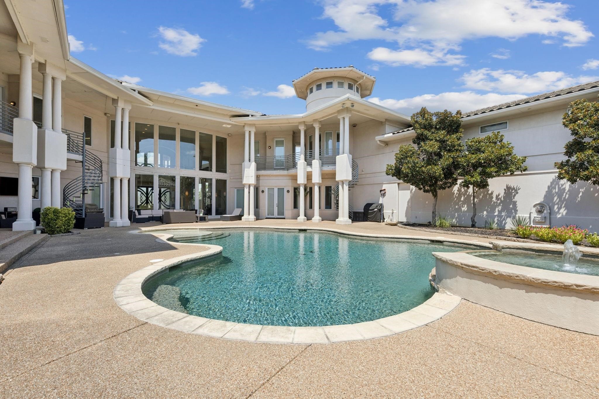 533 S White Chapel Blvd