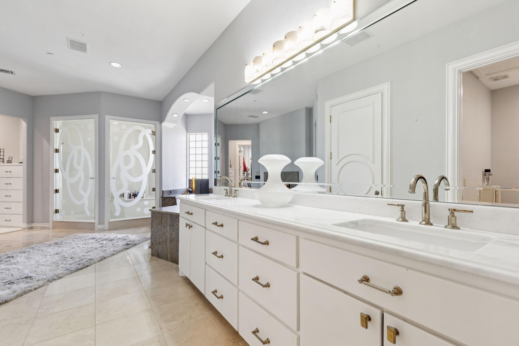 533 S White Chapel Blvd