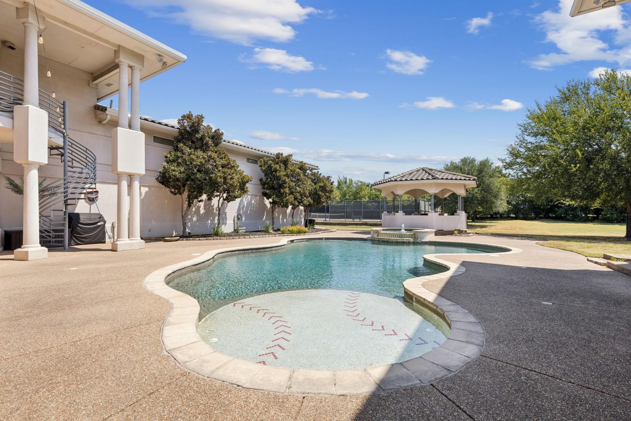 533 S White Chapel Blvd