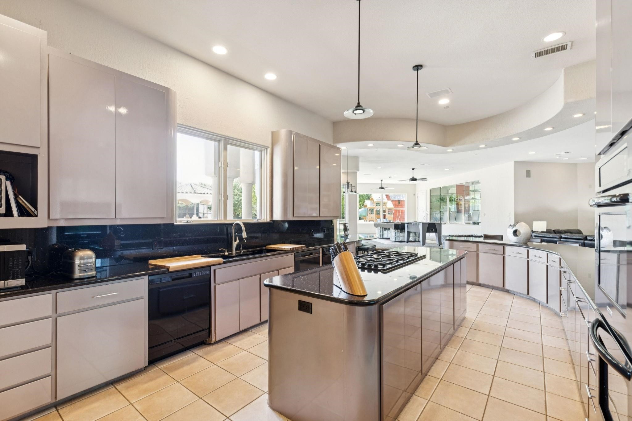 533 S White Chapel Blvd