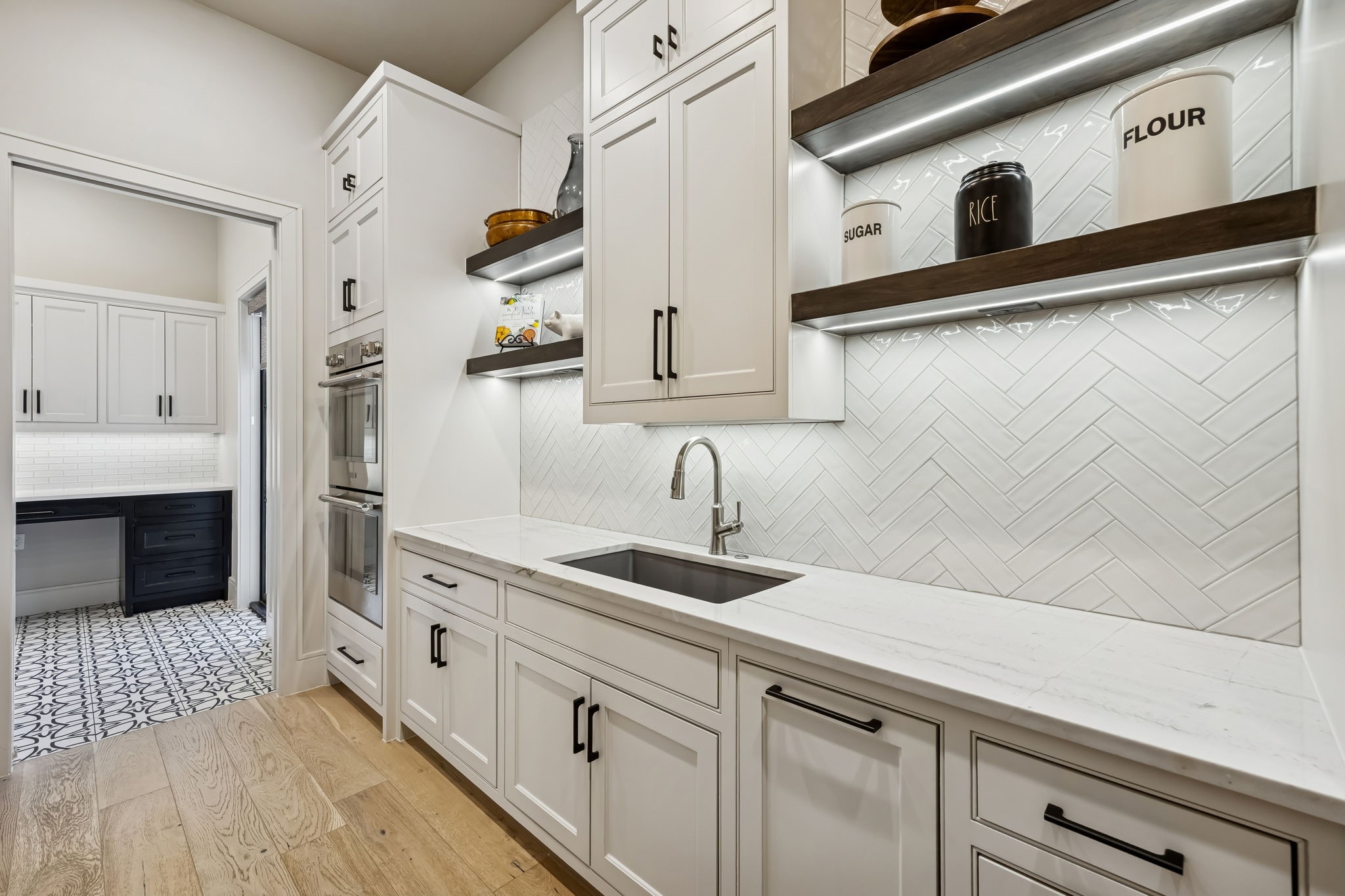 4401 Saddleback Lane