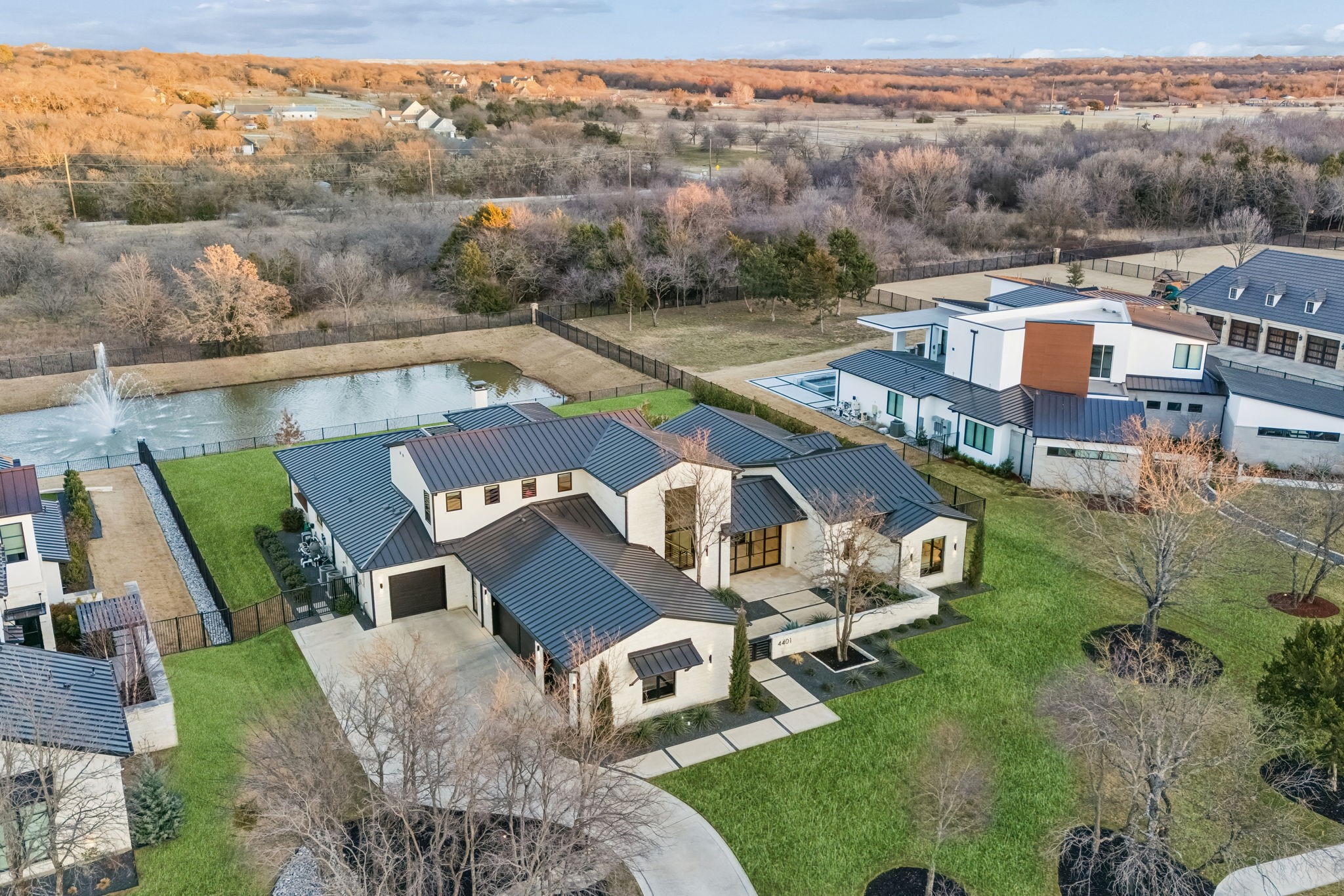 4401 Saddleback Lane