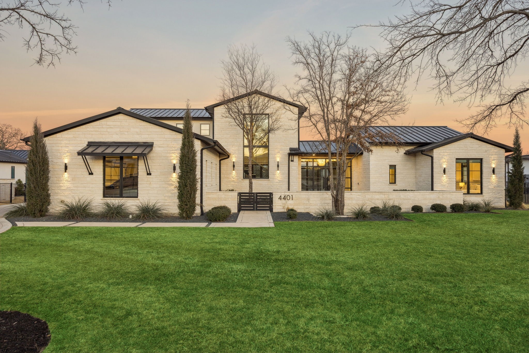 4401 Saddleback Lane