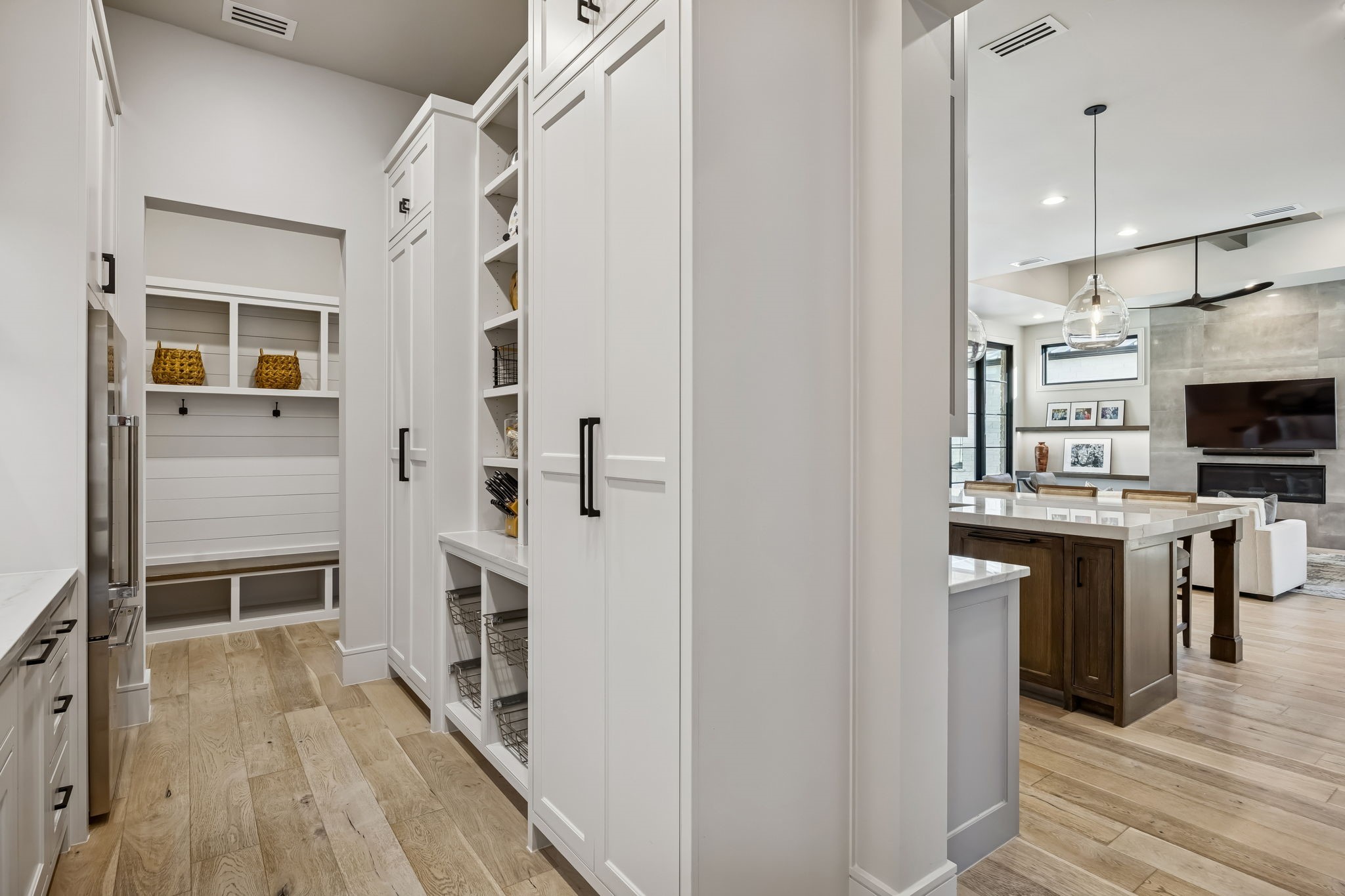 4401 Saddleback Lane