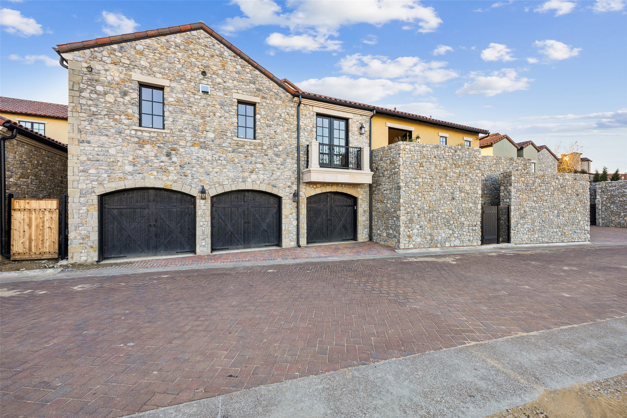 16 Catalonia Drive
