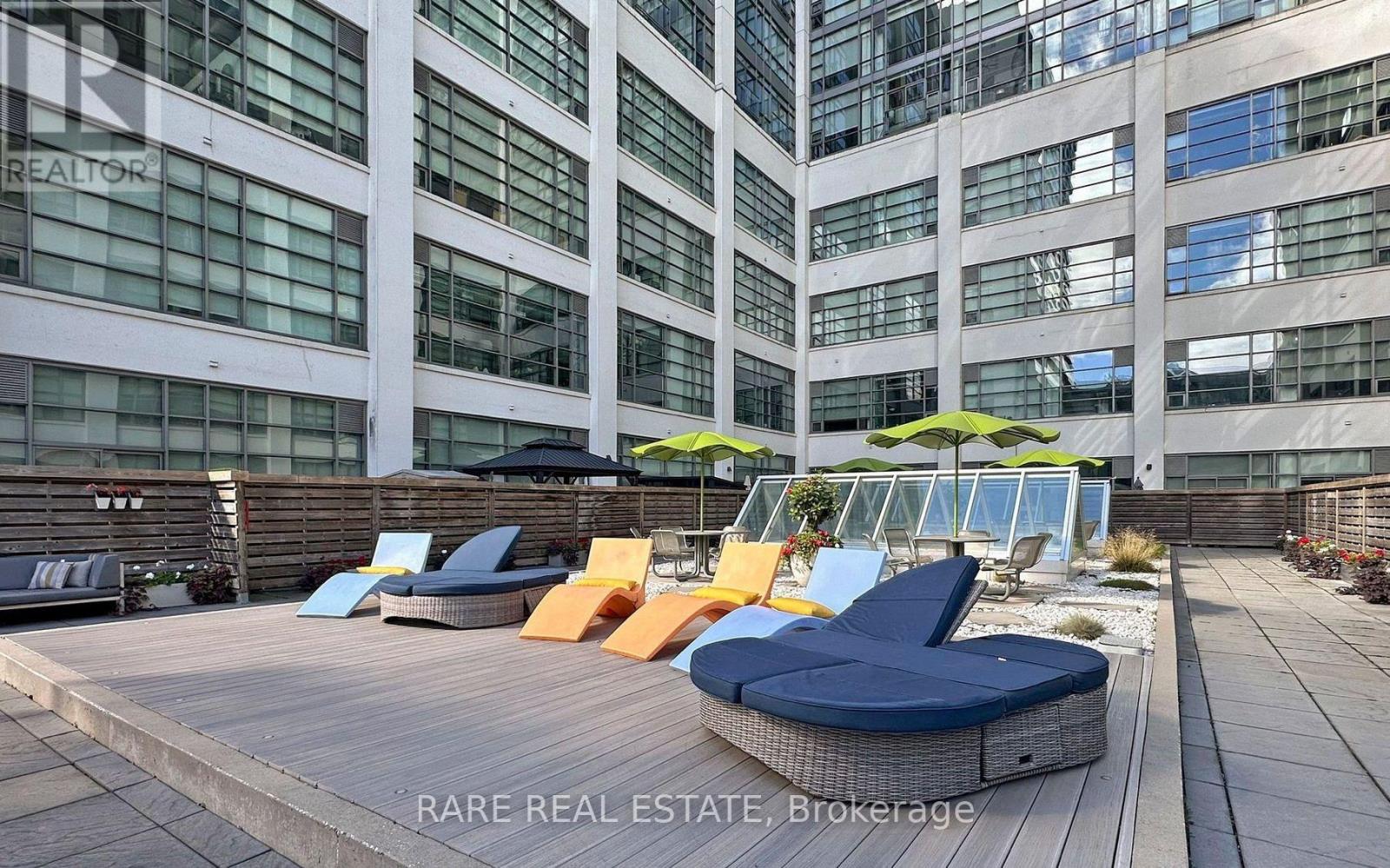 530 - 637 LAKE SHORE BOULEVARD W