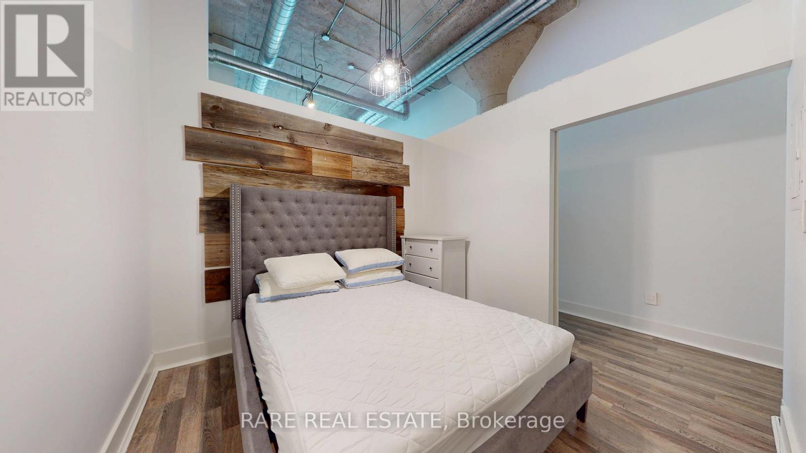 530 - 637 LAKE SHORE BOULEVARD W