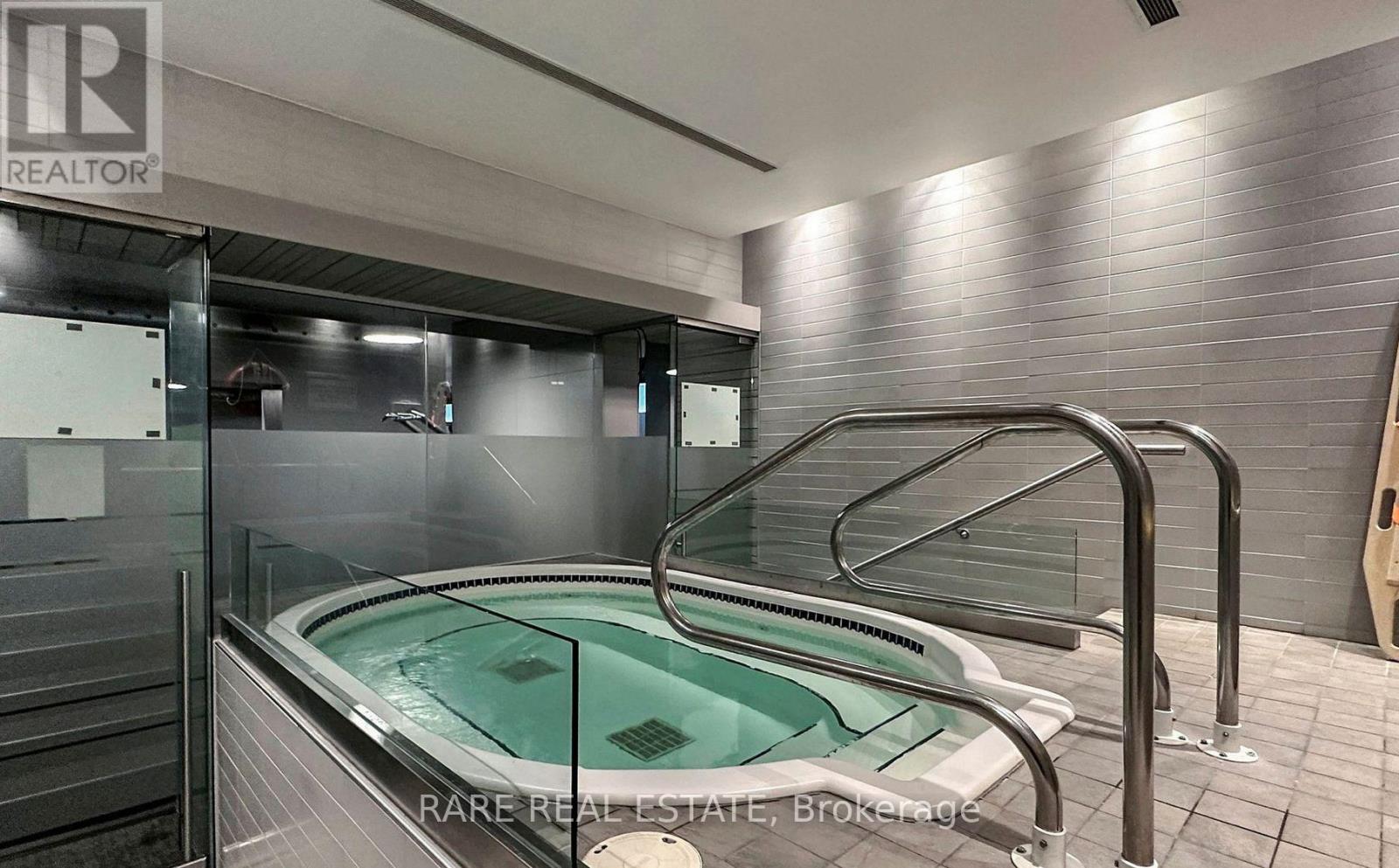 530 - 637 LAKE SHORE BOULEVARD W