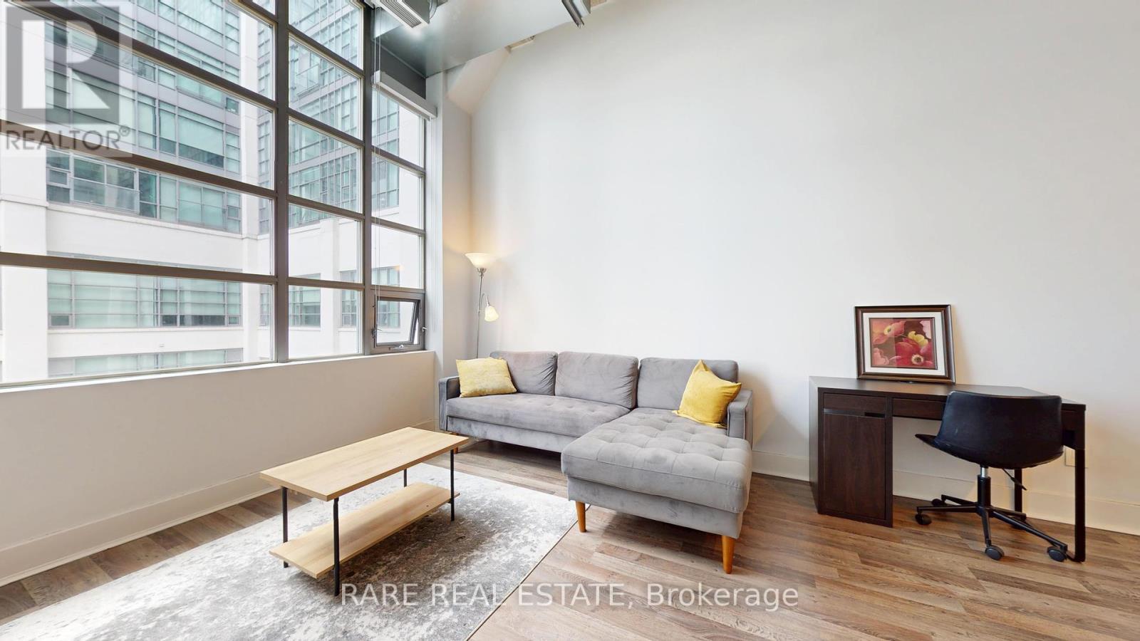 530 - 637 LAKE SHORE BOULEVARD W