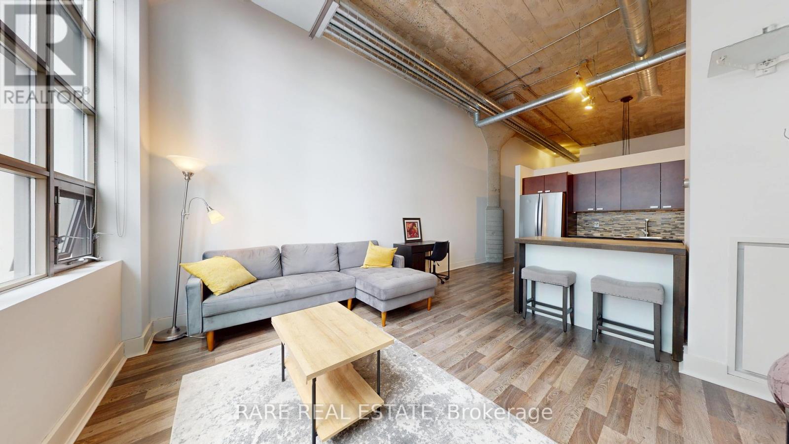 530 - 637 LAKE SHORE BOULEVARD W