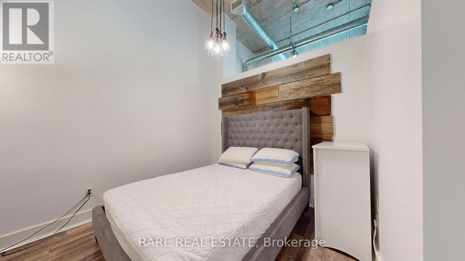 530 - 637 LAKE SHORE BOULEVARD W