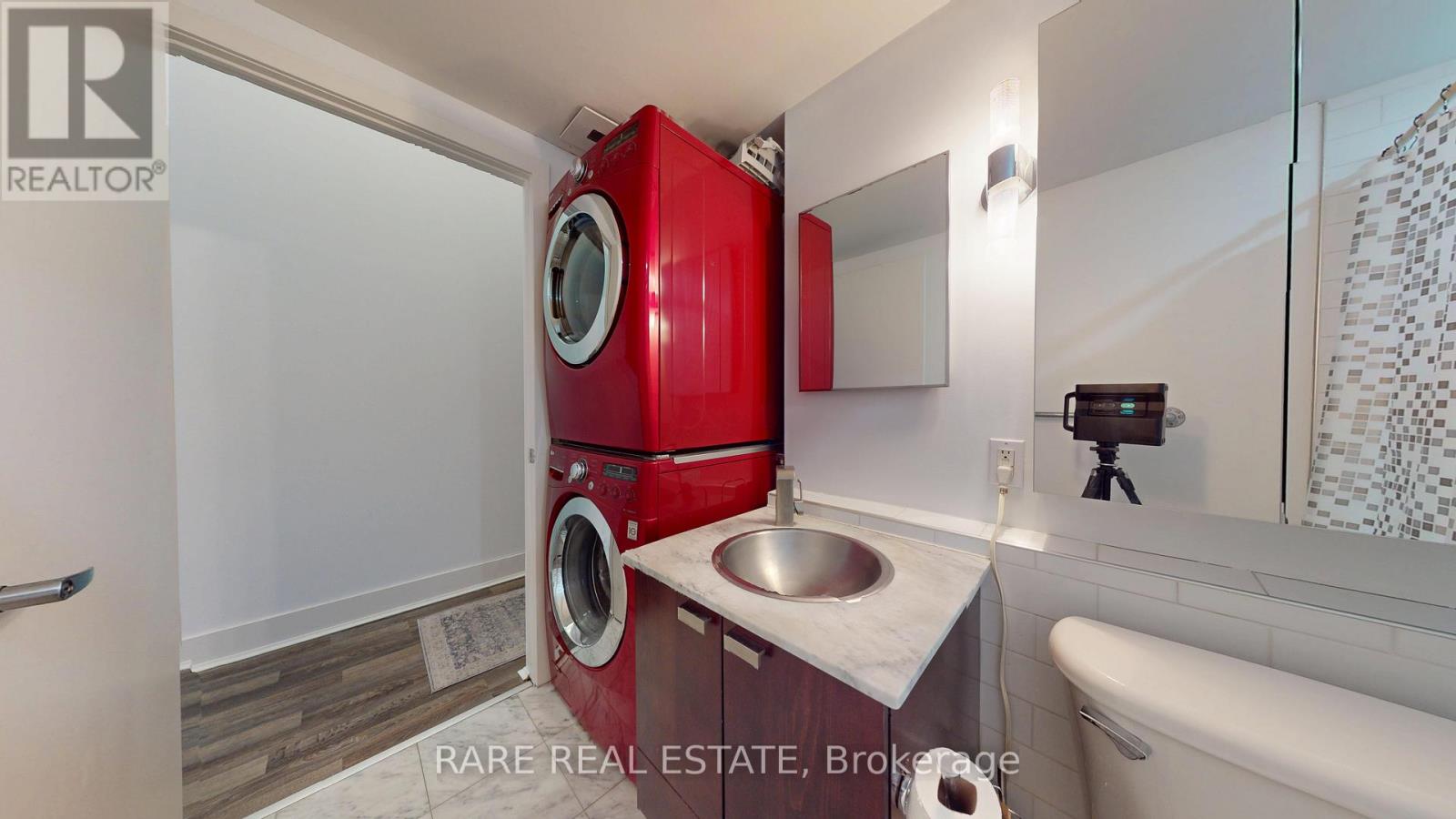 530 - 637 LAKE SHORE BOULEVARD W